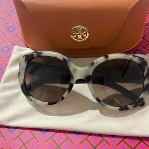 Torry Burch Tortoise Shell Sunglasses Cream and brown